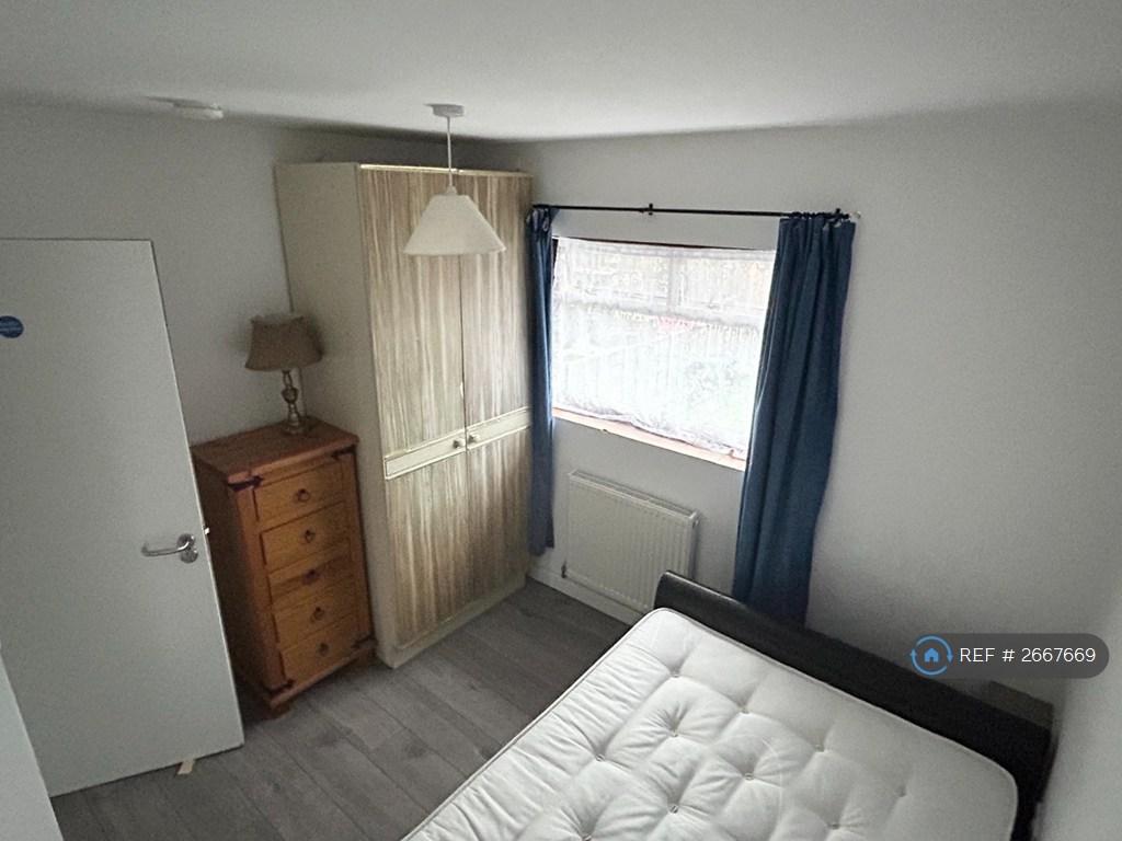 Upstairs Single Bedroom