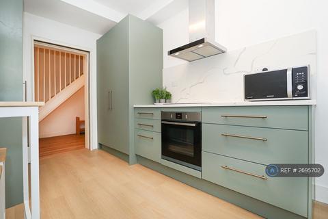 2 bedroom flat to rent, Lonsdale Road, London, SW13