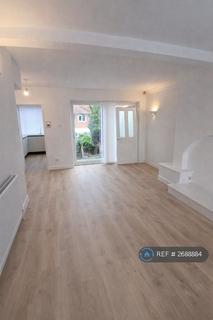 2 bedroom semi-detached house to rent, Fife Avenue, Chadderton, Oldham, OL9