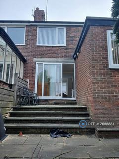 2 bedroom semi-detached house to rent, Fife Avenue, Chadderton, Oldham, OL9