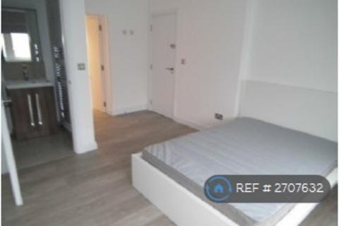 3 bedroom flat to rent, Staverton Road, London, NW2