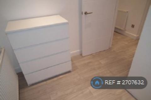 3 bedroom flat to rent, Staverton Road, London, NW2
