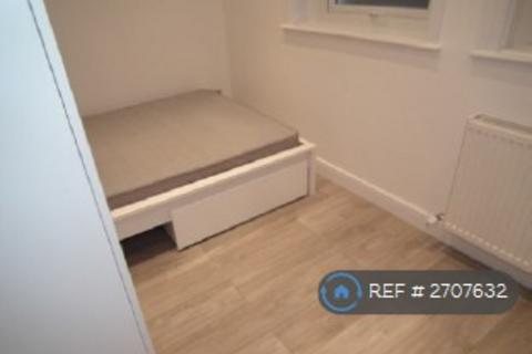 3 bedroom flat to rent, Staverton Road, London, NW2