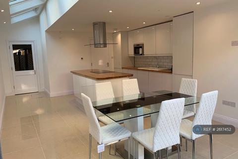 1 bedroom in a house share to rent, Friern Road, Dulwich, Peckham,Brixton,Camberwell,Nunhead, SE22