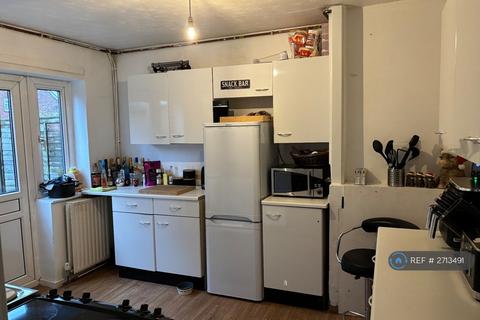 3 bedroom semi-detached house to rent, St. Nicholas Close, Uxbridge, UB8