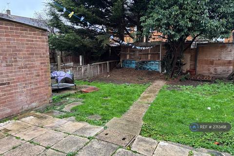 3 bedroom semi-detached house to rent, St. Nicholas Close, Uxbridge, UB8
