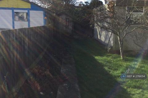 1 bedroom in a house share to rent, Fairview Crescent, Harrow, HA2
