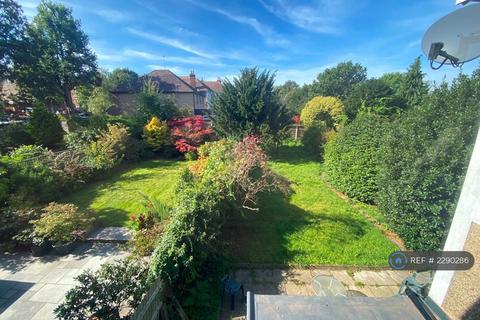 1 bedroom in a house share to rent, Park Hill Road, Wallington, SM6