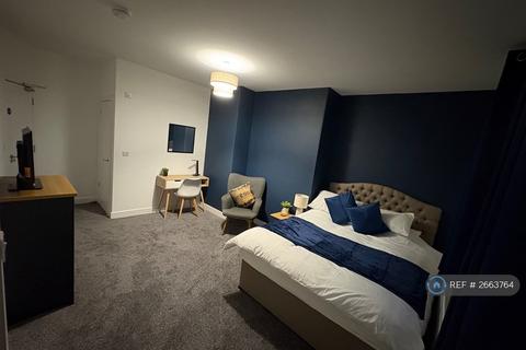 1 bedroom in a house share to rent, The Crescent, Woodlands, Doncaster, DN6