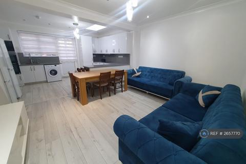1 bedroom in a house share to rent, Awlfield Avenue, London, N17