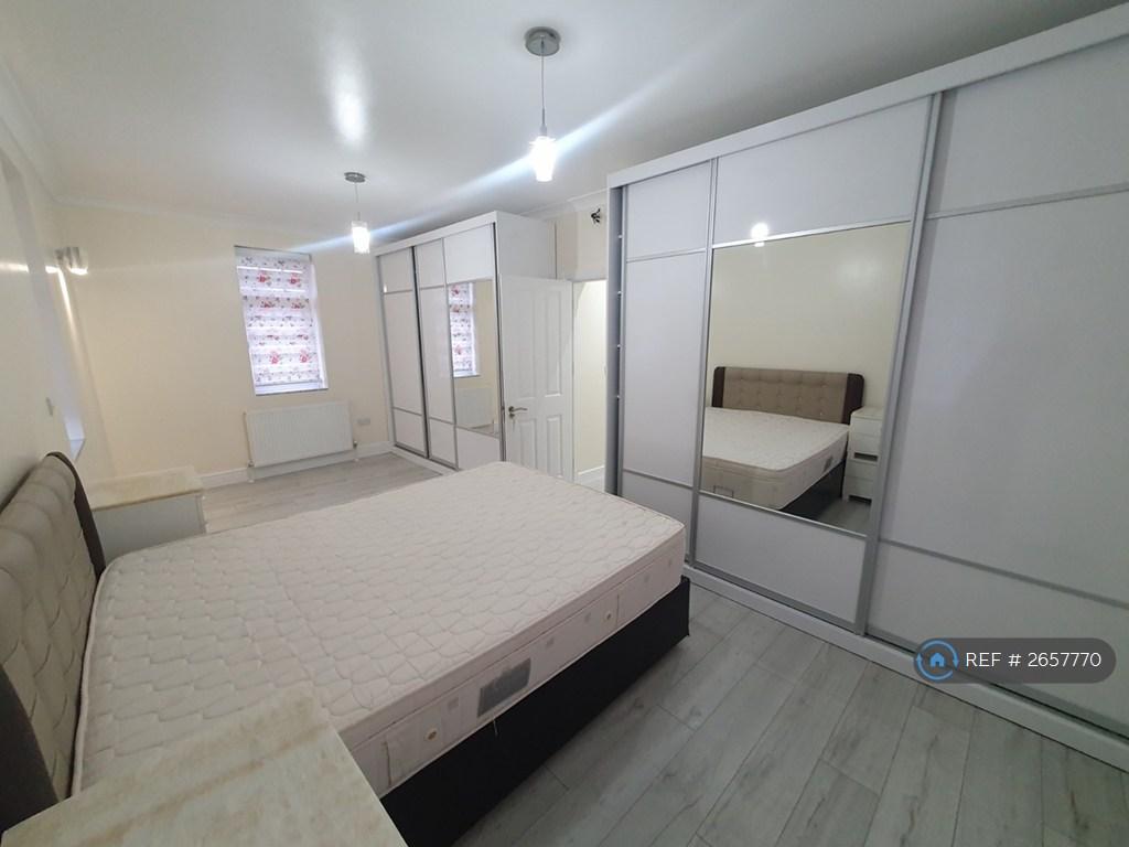 Master Room 2