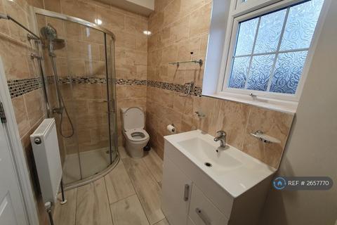 1 bedroom in a house share to rent, Awlfield Avenue, London, N17