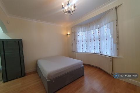 1 bedroom in a house share to rent, Awlfield Avenue, London, N17