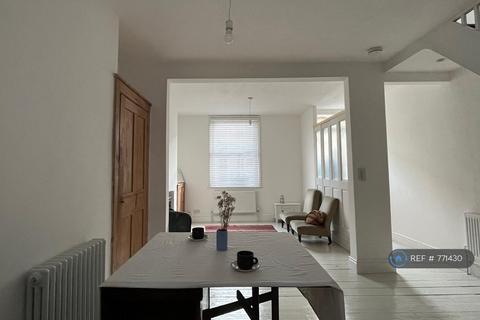 2 bedroom terraced house to rent, Magdala Road, Broadstairs, CT10