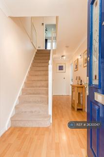 4 bedroom detached house to rent, Myllers Lond, Hook, RG27