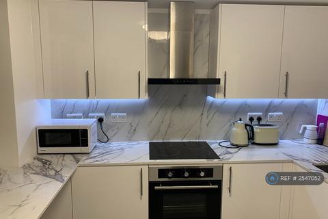 1 bedroom in a flat share to rent, Blackshaw Road, London, SW17