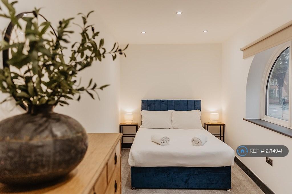 Main Double Bedroom