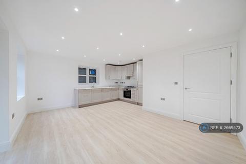 3 bedroom flat to rent, West Hill, South Croydon, CR2
