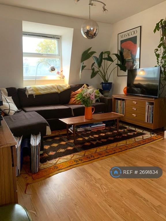 Living Room Which Comes With Sofa