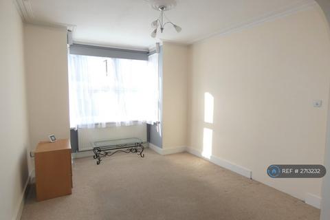 3 bedroom terraced house to rent, Nicholes Road, Hounslow, TW3