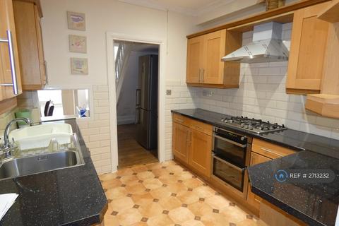 3 bedroom terraced house to rent, Nicholes Road, Hounslow, TW3