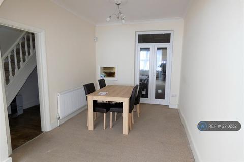 3 bedroom terraced house to rent, Nicholes Road, Hounslow, TW3