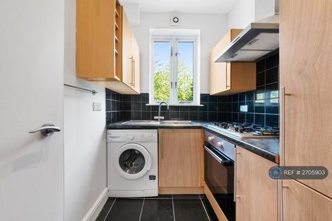 2 bedroom flat to rent, Sutton Road, London, N10