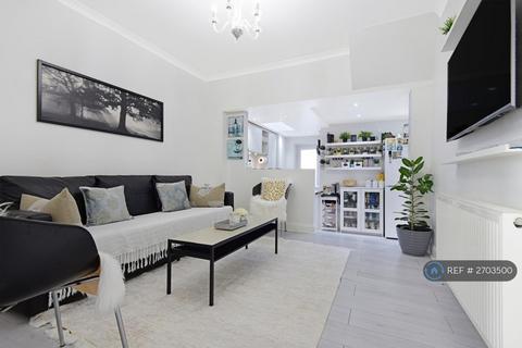 2 bedroom flat to rent, Tavistock Avenue, London, E17