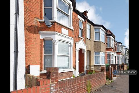 2 bedroom flat to rent, Tavistock Avenue, London, E17