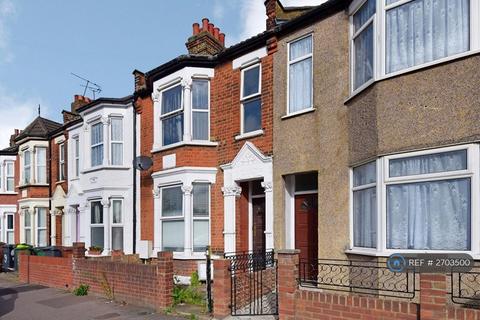 2 bedroom flat to rent, Tavistock Avenue, London, E17