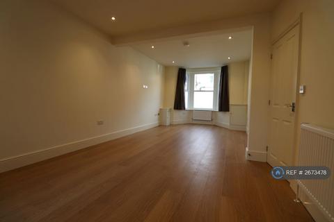 2 bedroom terraced house to rent, Symington Street, Northampton, NN5