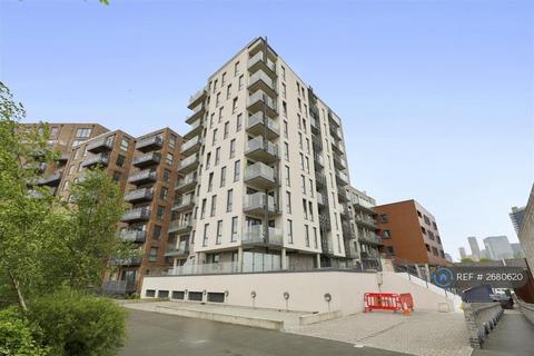 3 bedroom flat to rent, Salcombe Court, London, E14