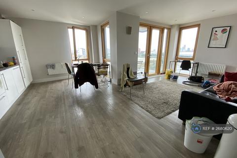 3 bedroom flat to rent, Salcombe Court, London, E14