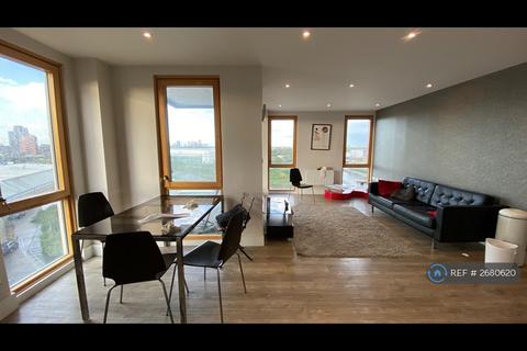 3 bedroom flat to rent, Salcombe Court, London, E14