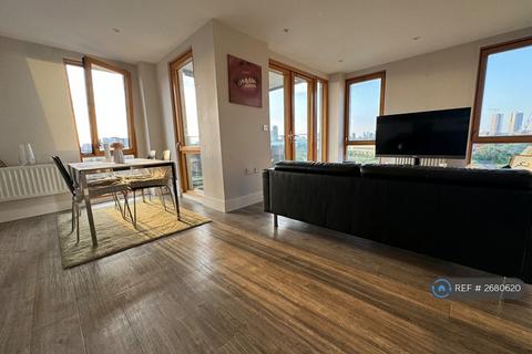 3 bedroom flat to rent, Salcombe Court, London, E14