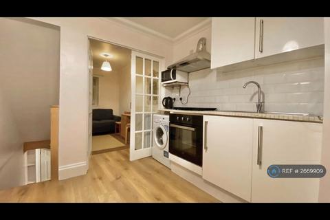 1 bedroom flat to rent - Chaseville Park Road, Oakwood, London, N21