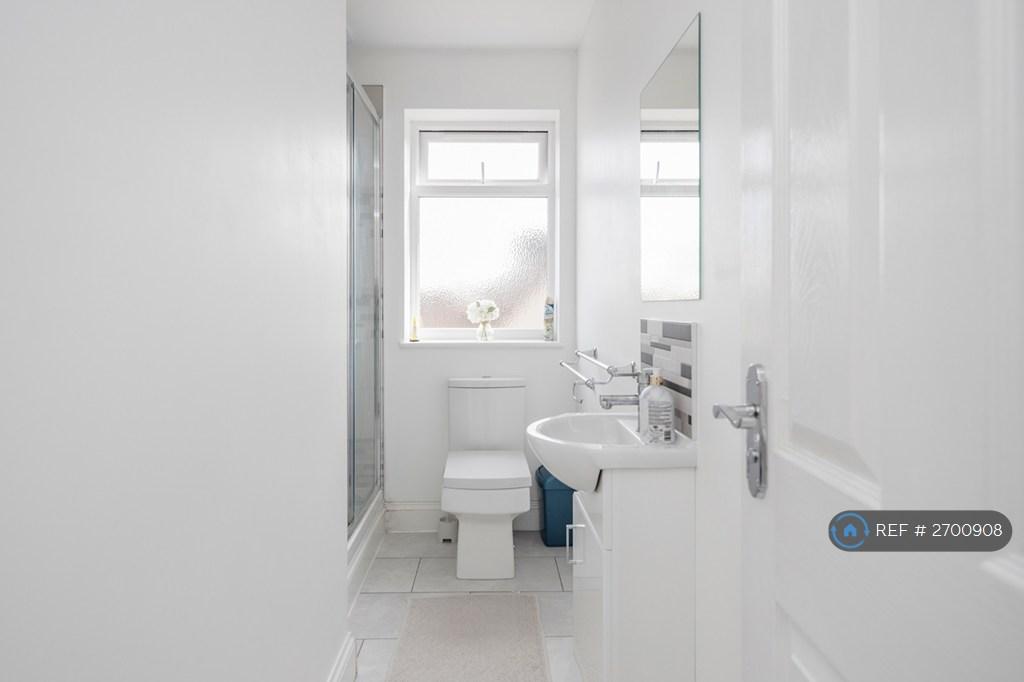 2nd Floor Bathroom