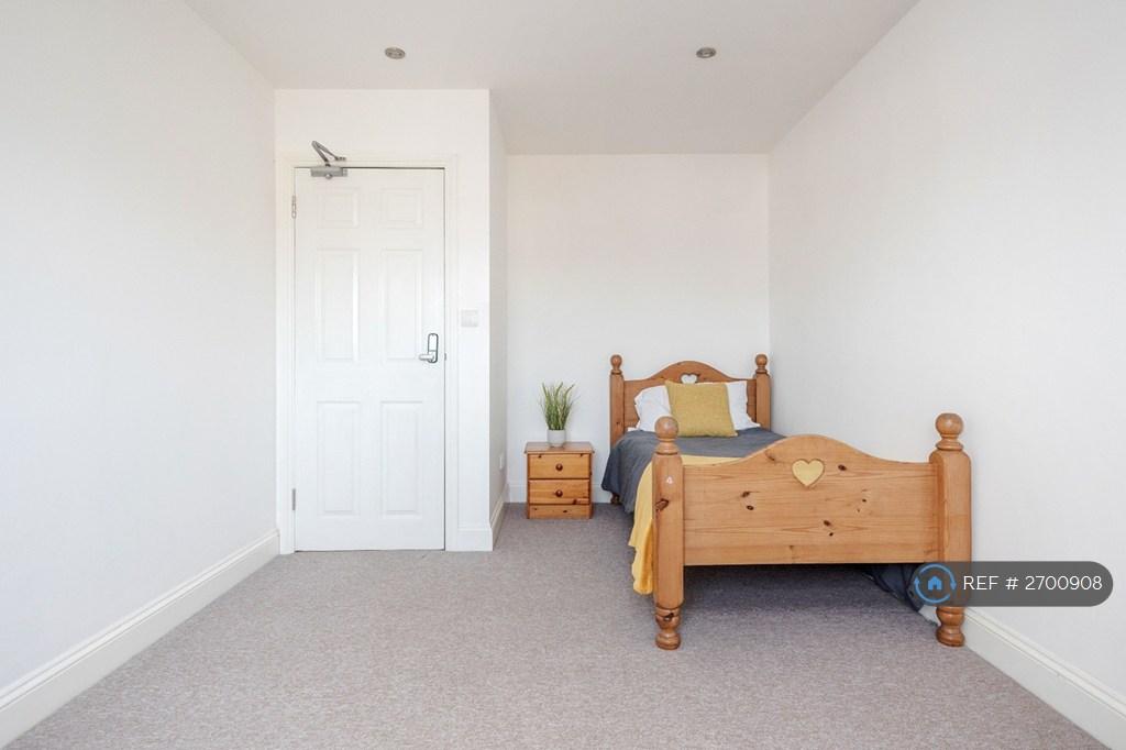 Room 2 - Available Now (£625)