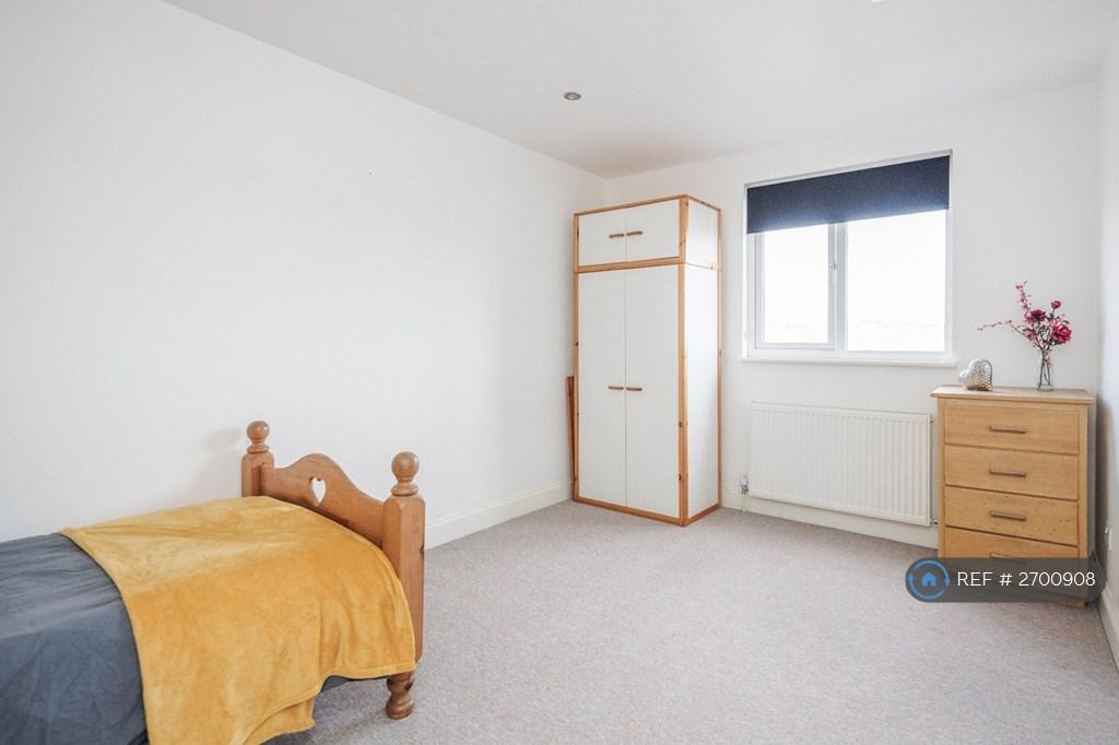 Room 2 - Available Now (£625)