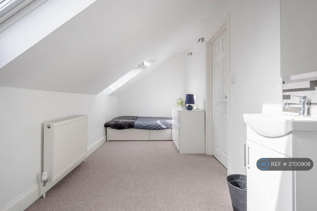 Room 3 - Available Now (£625)