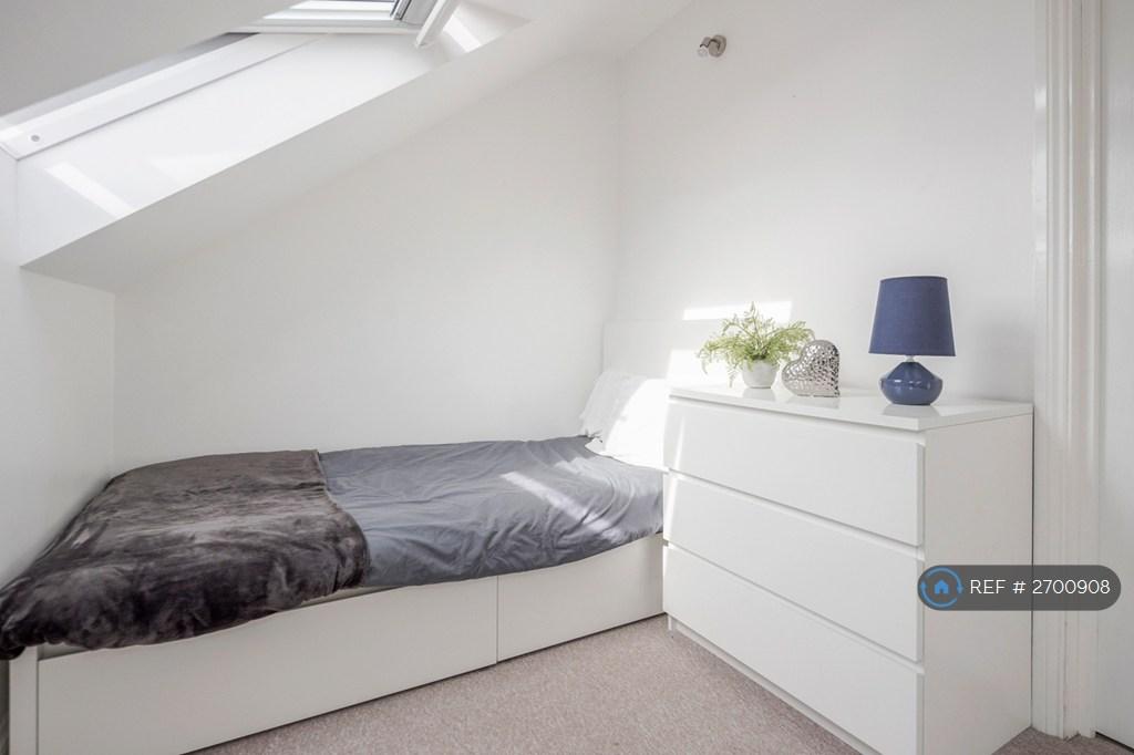 Room 3 - Available Now (£625)