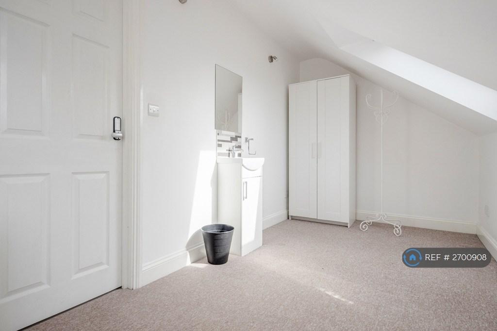 Room 3 - Available Now (£625)