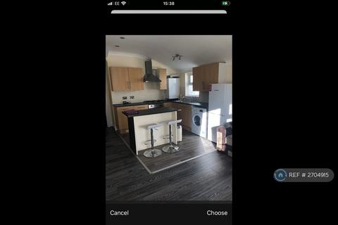 2 bedroom flat to rent, Upper Tooting Road, London, SW17