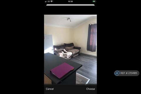 2 bedroom flat to rent, Upper Tooting Road, London, SW17