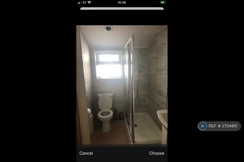 2 bedroom flat to rent, Upper Tooting Road, London, SW17
