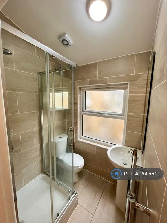 Garden Facing Ensuite Bathroom