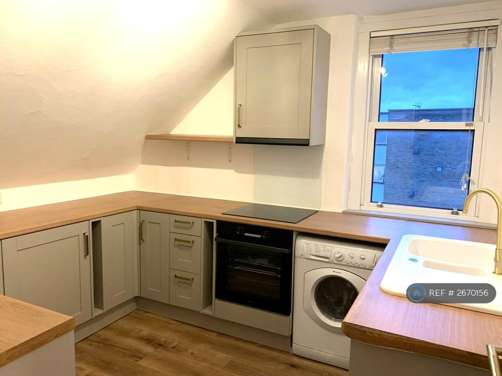 Kitchen With Dishawasher &amp; Washer/Dryer Etc