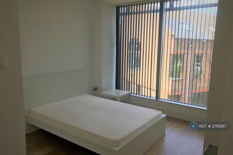 1 bedroom flat to rent, Staines Road, Hounslow, TW3