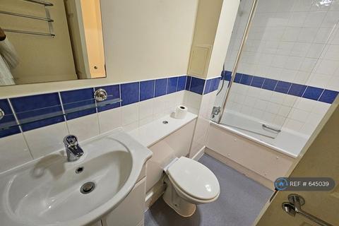 2 bedroom flat to rent, Tiptaft House, Mitcham, CR4