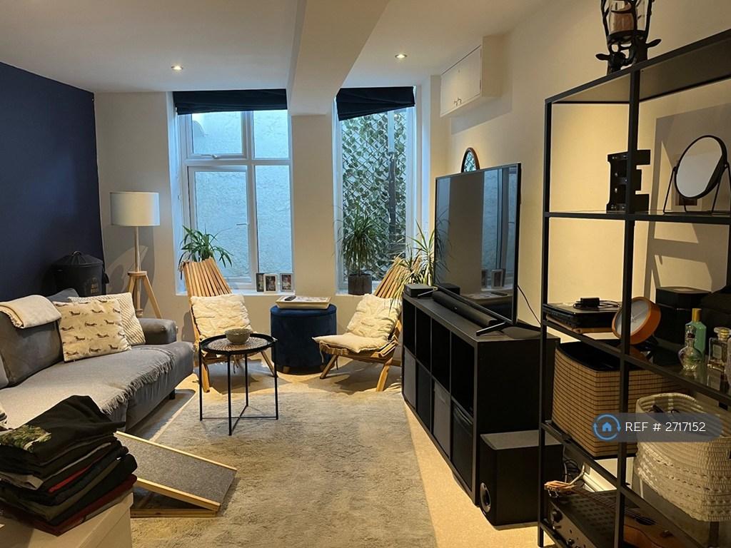 Second Bedroom/Lounge
